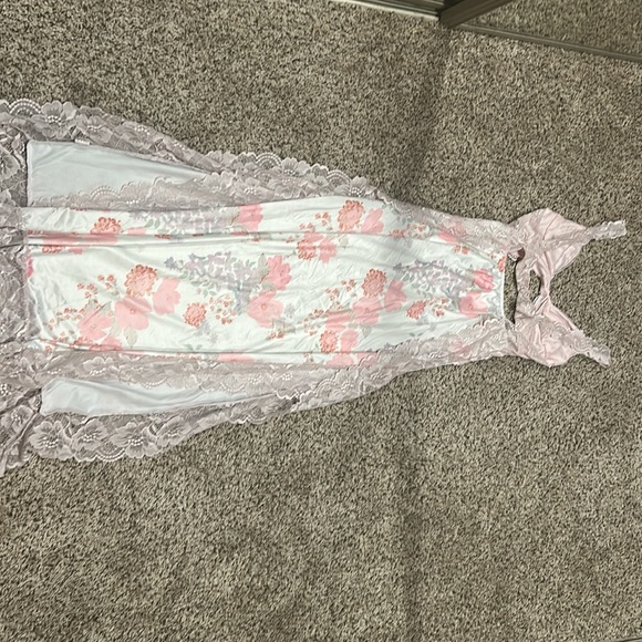 floral and lace slit dress — doesn’t fit me - Picture 4 of 5